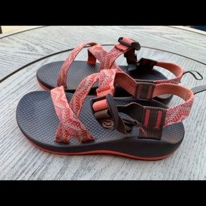 Chacos youth size 5 women’s 6.5